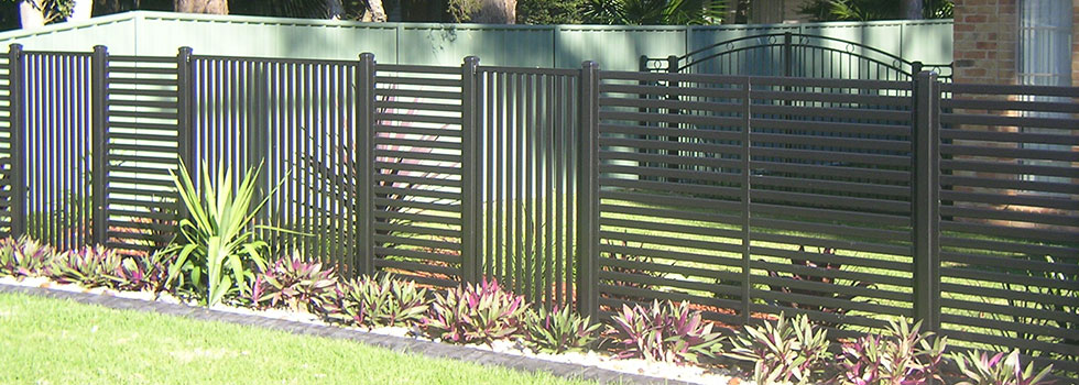 Kwikfynd Gates fencing and screens 15